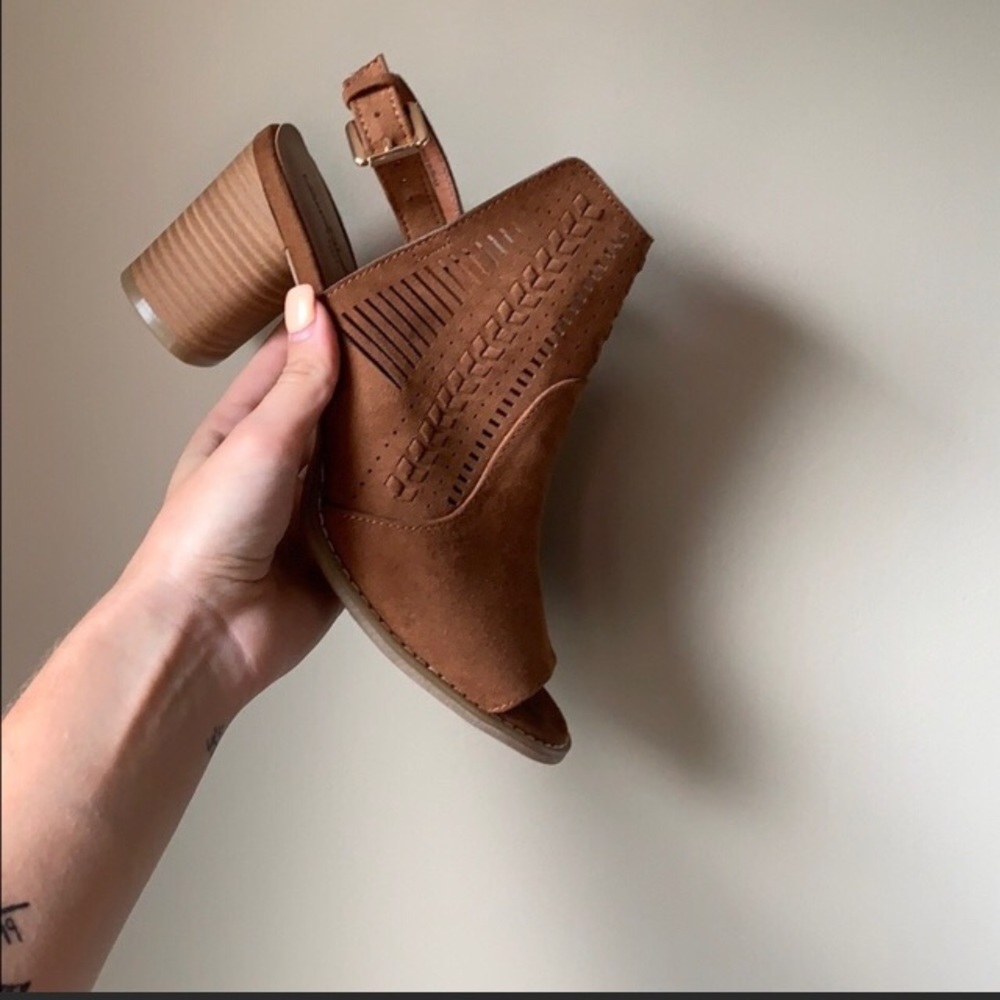 Universal Thread Heels - Picture 4 of 4